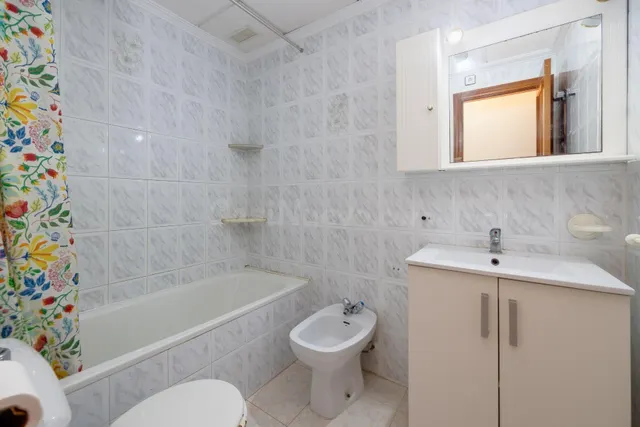 Amplio Apartamento en Acequion, Torrevieja - ¡A solo 250m de la Playa! — 5