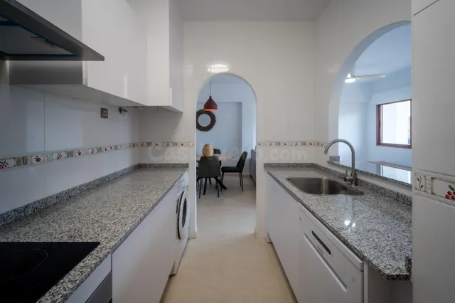 Acogedor apartamento de 2 dormitorios con terraza en Cuevas  - foto 3