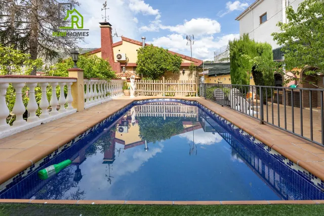 Espectacular chalet independiente con piscina en Alfacar — 2