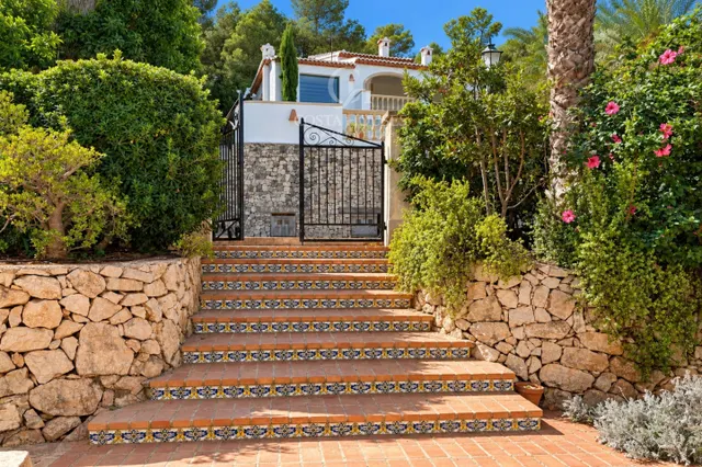 VILLA JARDI · DOBLE PARCELA, JARDINES MADUROS Y VISTAS AL MONTGÓ EN EL TOSALET JÁVEA — 36