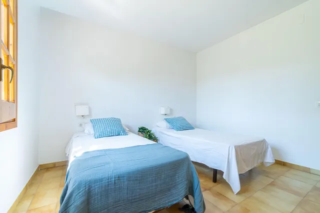 Casa rústica con gran jardín en Bon Relax, Sant Pere Pescador — 24