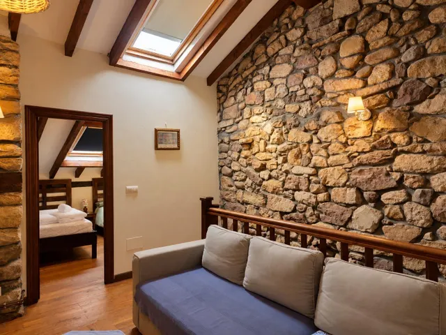 CASA DE PIEDRA REFORMADA CON DOBLE TERRAZA Y BARBACOA — 14