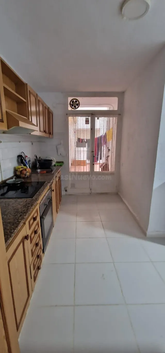 SE ALQUILA habitación PARA CHICAS EN ALICANTE CENTRO - foto 3