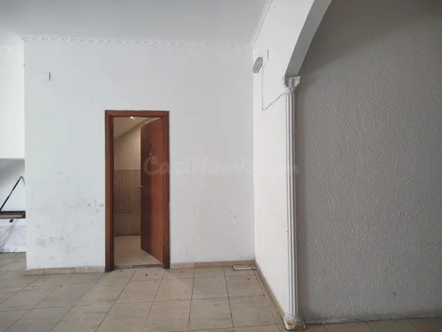 SE ALQUILA LOCAL PLANTA BAJA EN CENTRE VILA — 5