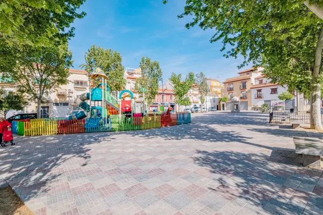 Casa de pueblo en el corazón de Cúllar Vega (Plaza de la Constitución) — 36