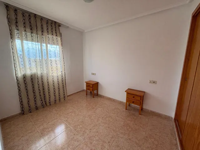 Ático de 2 dormitorios y 2 baños con piscina y parking a 550 metros del mar — 7