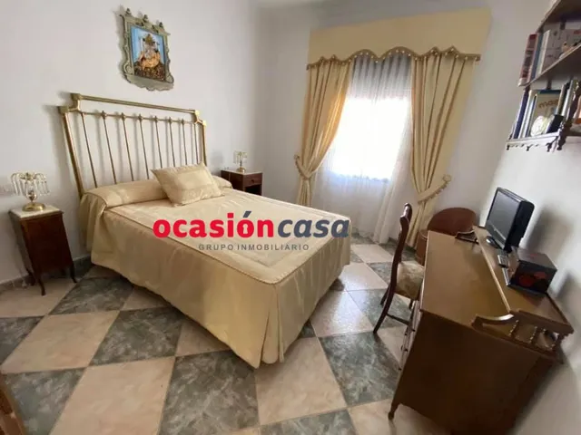 Espectacular parcela con casa, piscina y olivos — 28