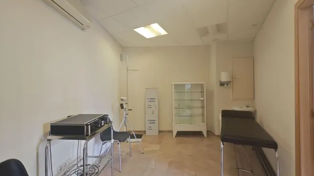 Amplio local comercial con varios despatxos en pleno eje comercial de Manresa — 10