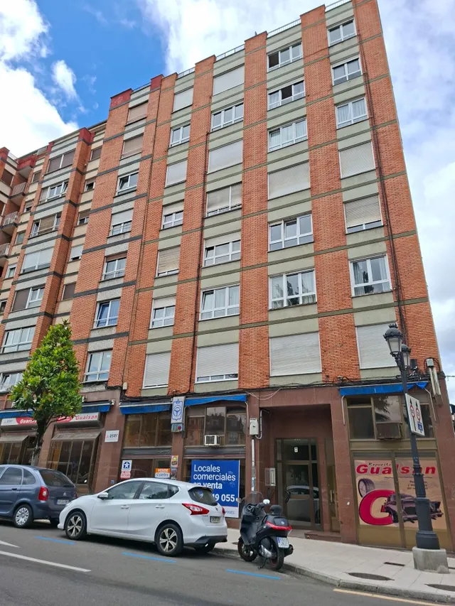 Se vende local de dos plantas en Oviedo — 22