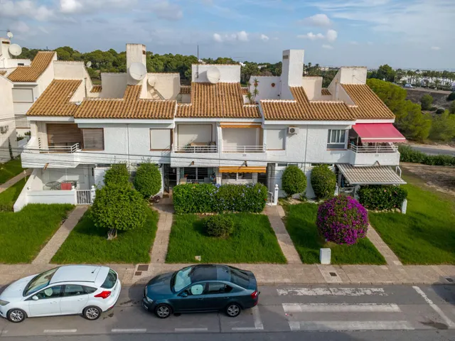 Bungalow en planta baja con 2 dormitorios, zona Villamartin — 38