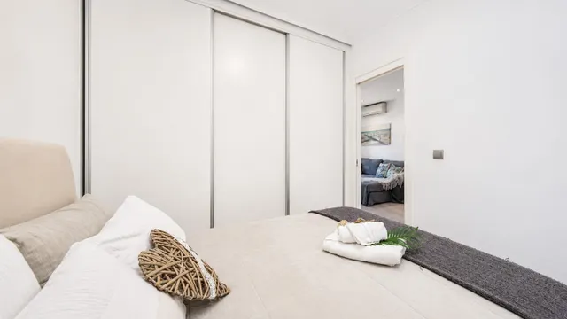 GRAN APARTAMENTO EN TORREVIEJA: 2 HAB, 1 BAÑO — 4