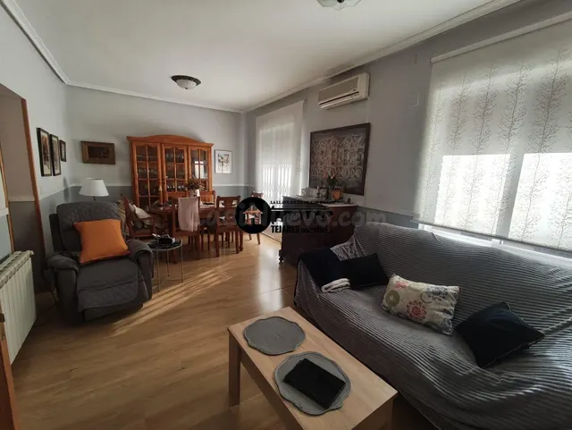 INMOBILIARIA TEJARES VENDE PISO EN ZONA PARQUE ABELARDO — 2