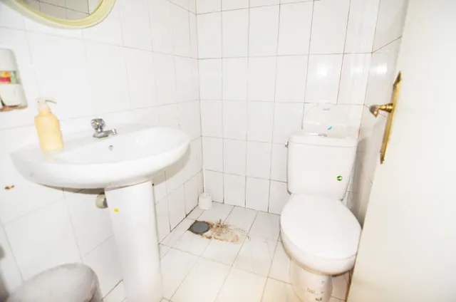 Urbis te ofrece un local comercial en venta en zona Centro, Salamanca. — 34