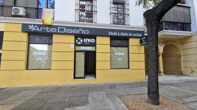 Local comercial en zona centro en Calle Santo Domingo junto a Plaza Aladro — 17