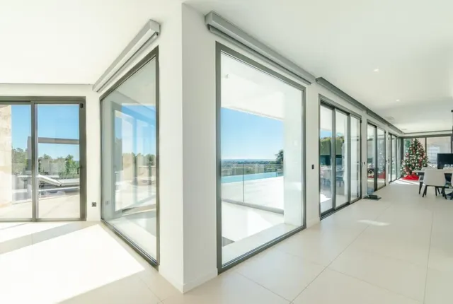 Chalet 4 habitaciones 640m² en venta - Costa del Sol — 28