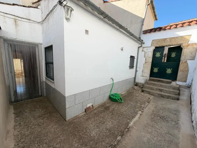 Casa con patio en Torremocha - foto 3