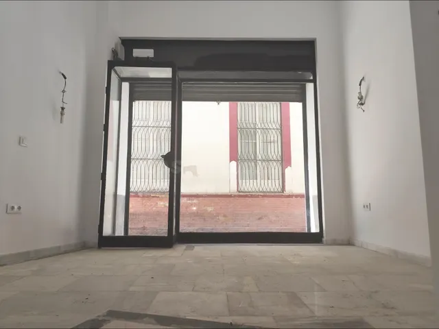 Local comercial con sótano abovedado en el centro - foto 3