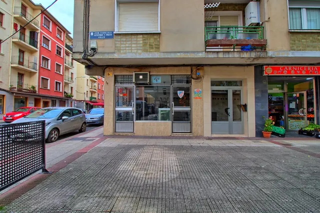 LOCAL PREPARADO COMO BAR — 8