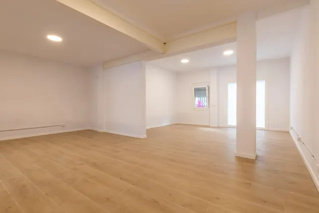 Local a estrenar de 112 m2 en Sitges. Abre tu negocio mañana — 6