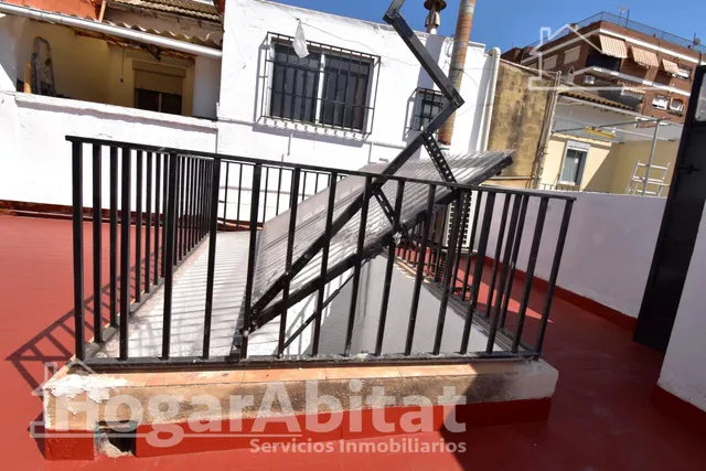 CASA REFORMA A ESTRENAR CON TERRAZA Y TRASTERO — 50