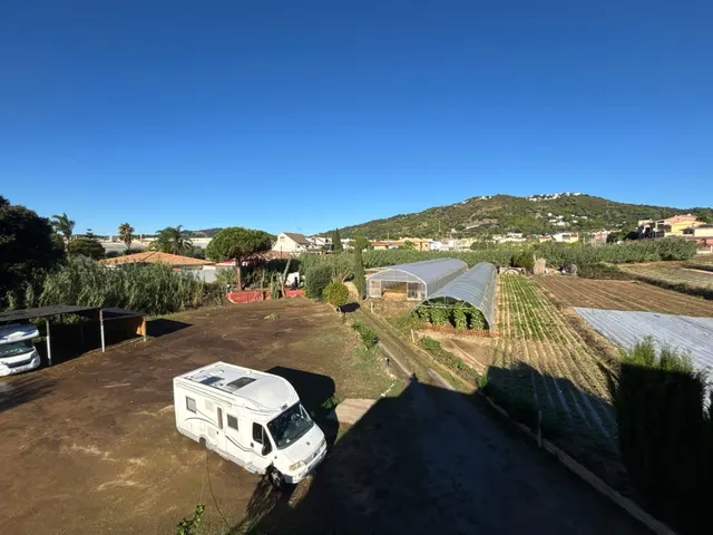 Casa unifamiliar con gran terreno y amplias terrazas en Pineda de Mar — 14