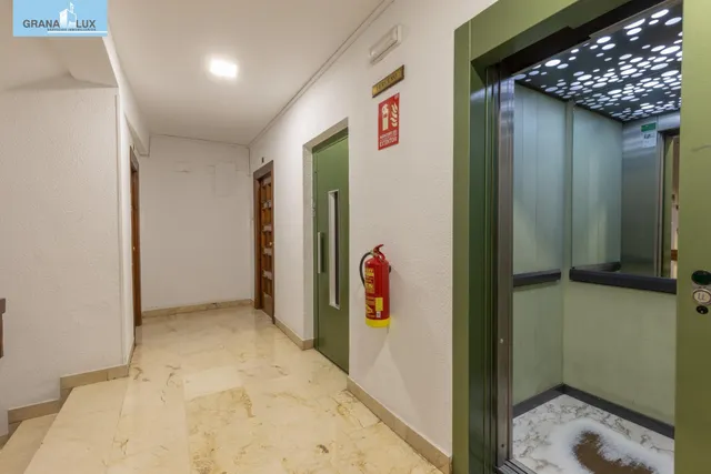 Amplia vivienda en pleno centro de Granada — 47