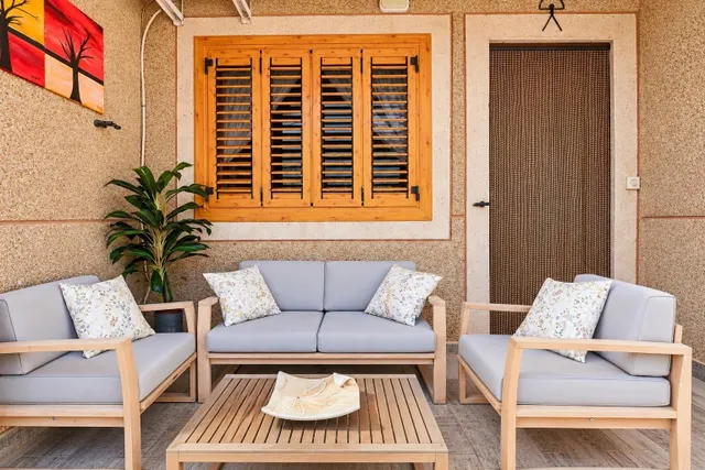 Bungalow adosado de tres plantas con vistas al mar - foto 4