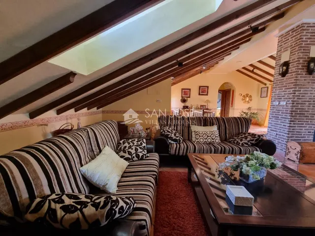 SE VENDE VILLA DE LUJO EN HONDON DE LOS FRAILES — 46