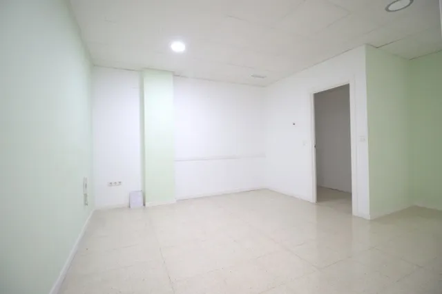 Se alquila entresuelo comercial — 14