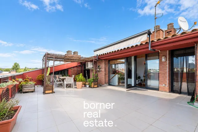 Ático dúplex con gran terraza, piscina y parking en Coll Fav