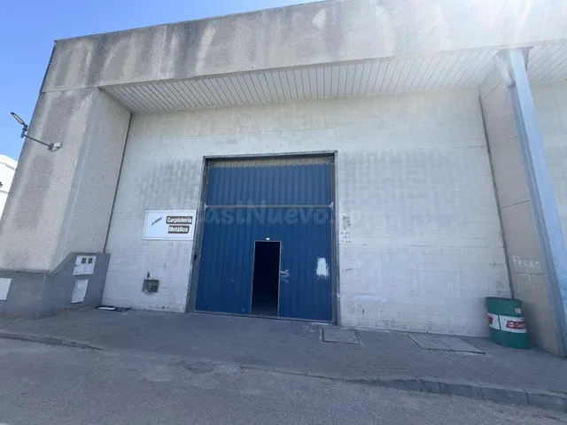 Nave industrial en esquina en Polígono Ronda Oeste - foto 4
