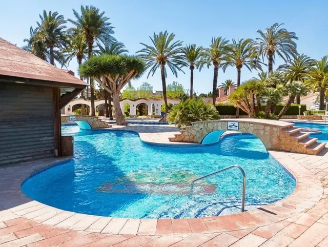Tu refugio junto al mar en Dénia: terraza, piscina y la play - foto 2