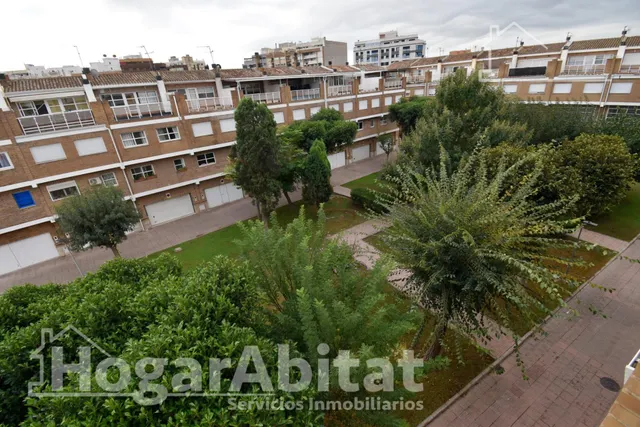 Espacio, luz y tranquilidad familiar en este amplio adosado con garaje — 40