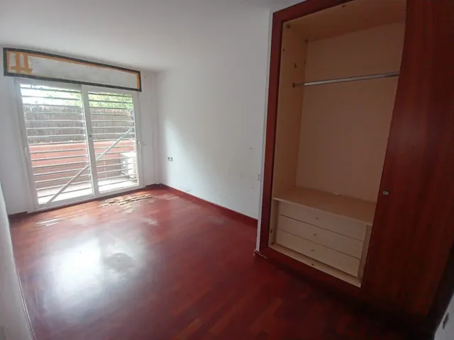 Planta baja de 2 habitaciones con piscina comunitaria para reformar — 19