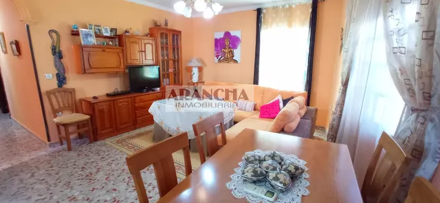 Chalet de 200m y dos naves en parcela de 6700 — 4