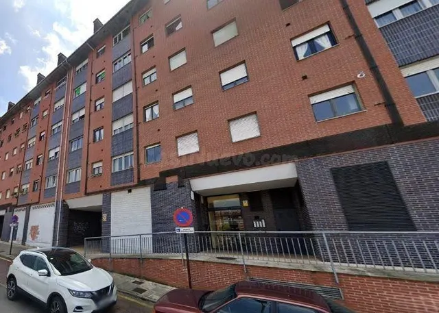 SE VENDE piso OKUPA en C Dr Antonio Bascaran Asuns 3 de Ovie - foto 3