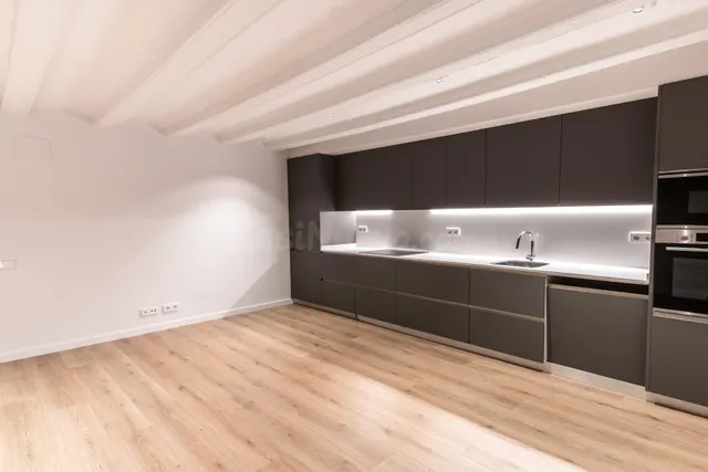 Piso reformado en El Raval - Ref. 1283 — 2