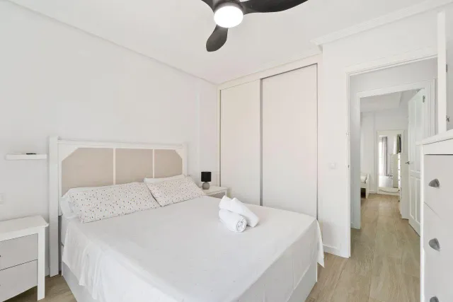 BONITA CASA ADOSADA EN ORIHULA COSTA:3 HAB, 1 BAÑO, 1 ASEO — 12