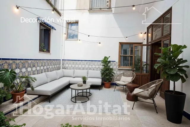 AMPLIA CASA ESQUINERA CON TERRAZA Y TRASTERO EN EL CENTRO - foto 2