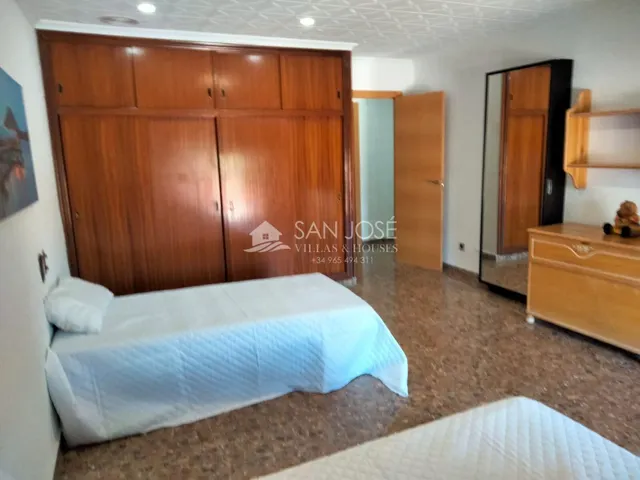 SE VENDE CHALET EN ELCHE — 35