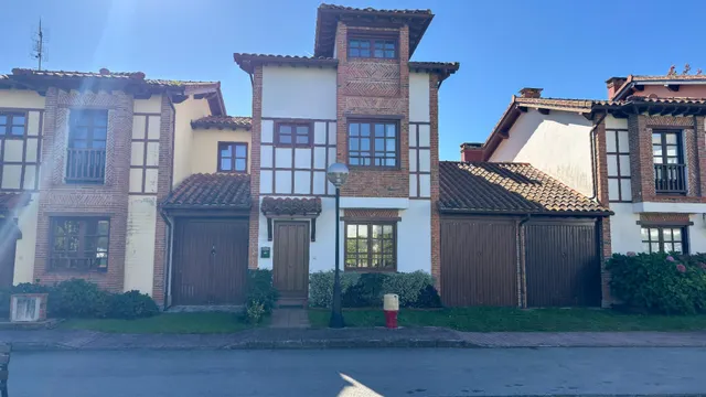 CHALET CON JARDIN Y GARAJE EN COMILLAS — 41