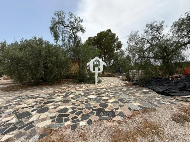 Casa independiente en moralet, Alicante. dos viviendas independientes, 3.700m2 de parcela, 5 habitaciones, 3 baños, piscina — 24