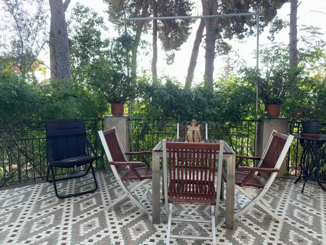 Chalet independiente con gran parcela de 831 m2 junto a las  - foto 2