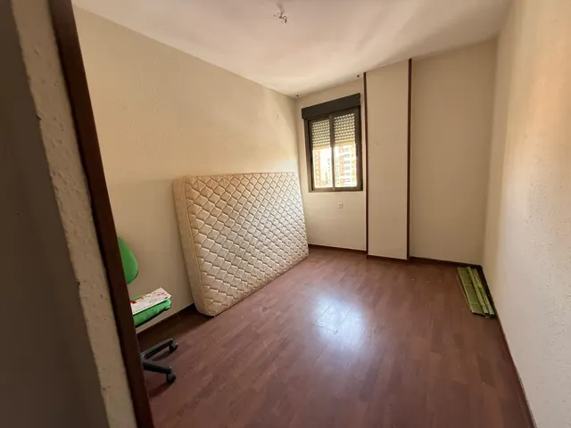Piso de 3 dormitorios y un baño en Valdepasillas — 9