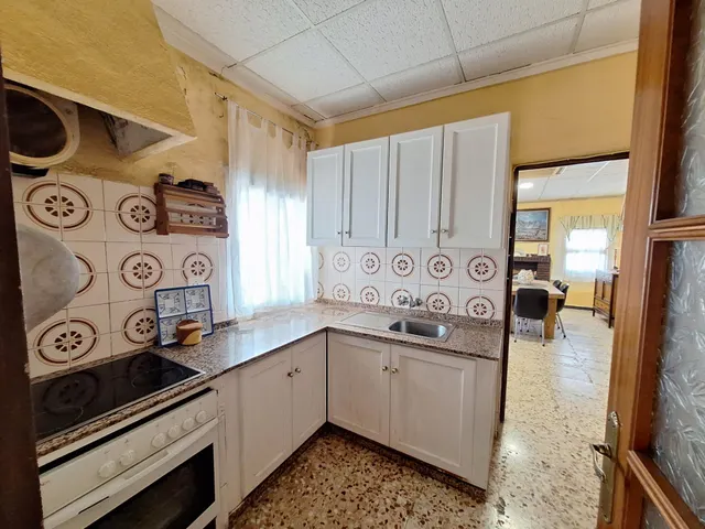 ¡Chalet con piscina a 858 €/m2!  4.000 m2 de parcela, 4 dormitorios y espacio para otra vivienda de 90 m2 — 23