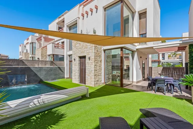 Vivienda moderna con piscina privada en Ciudad Quesada
