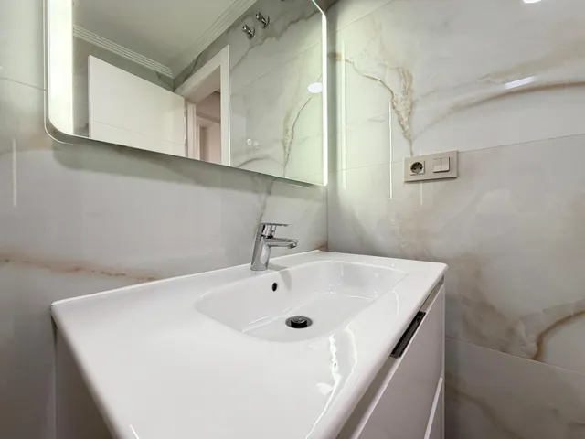 Apartamento totalmente reformado cerca de parque de las naciones con 2 dorm. 1 baño. con piscina. superficie 70 m2. — 22