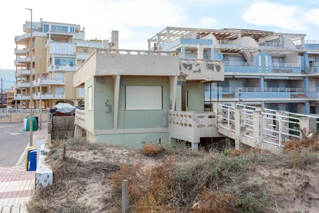 Vive el mar desde casa: parcela exclusiva en primera línea de playa en Xeraco — 8