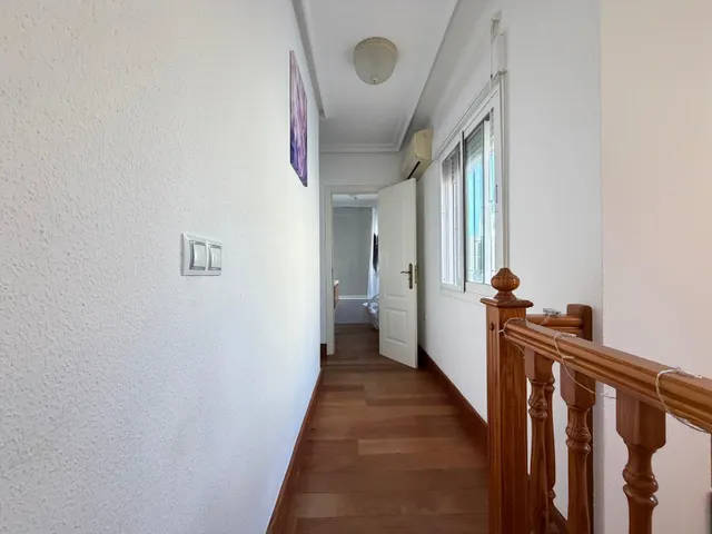 VILLA EN CAMPOAMOR "LOMAS DE DON JUAN" DE 4 DORM. 2 BAÑOS. CON SUPERFICIE DE 133 M2 Y PARCELA DE 74 M2. CON PISCINA. — 45