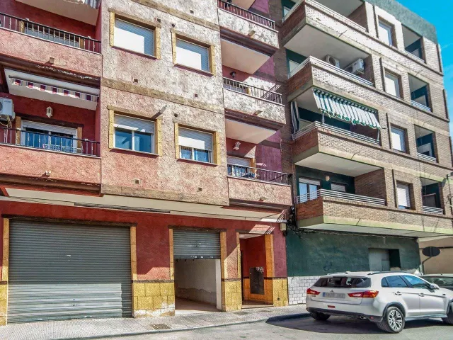 Local comercial de 169 m2 — 2